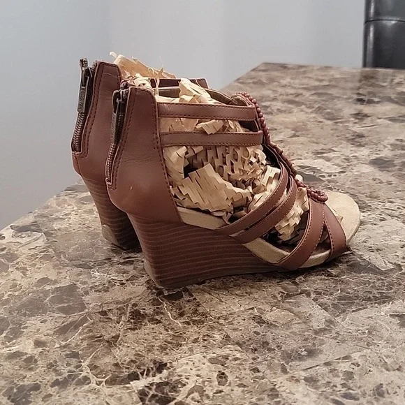 KENNETH Cole Reaction Woman's Leather Wedge Sandal 7M - Picture 2 of 10